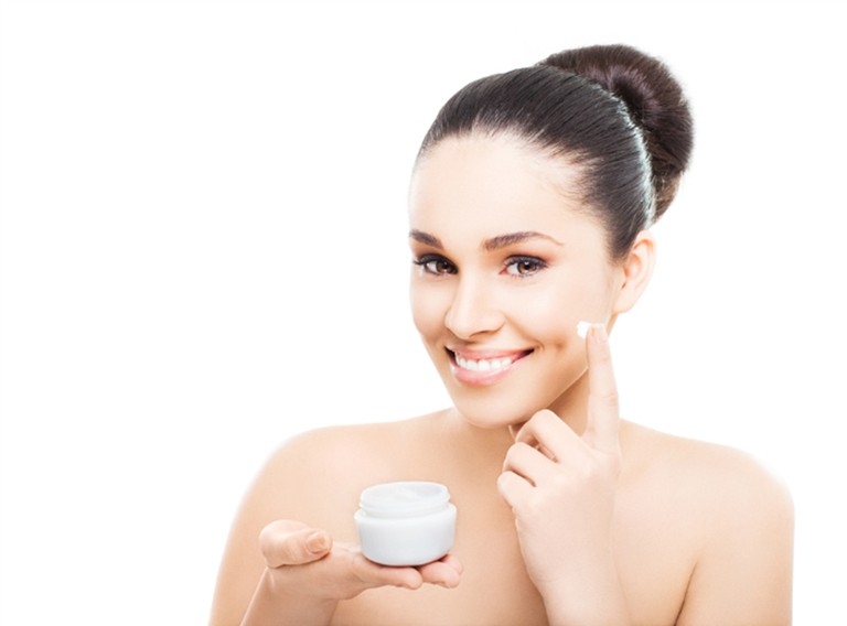 prevent dry winter skin with moisturizer