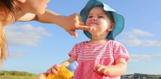 kem chống nắng trẻ em tốt nhất cho bé