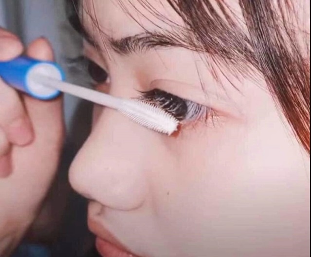 review dưỡng mi Eveline 8 in 1 Total Action EyeLash Therapy